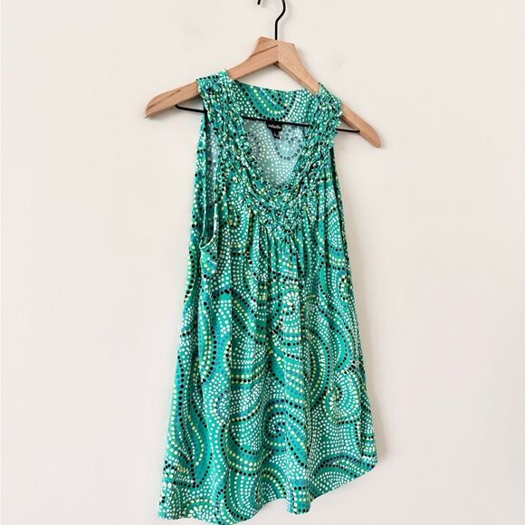 Rafaella Ruffle Front Sleeveless Top in Green and Multi Dot Size L - Picture 2 of 5
